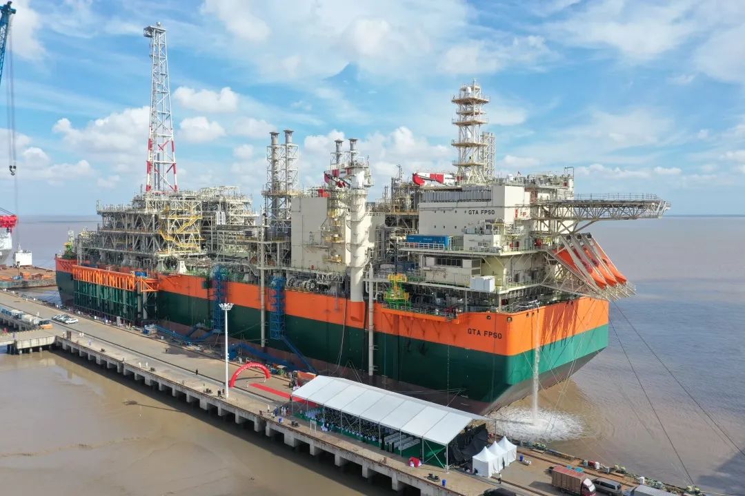 震撼！启东中远海运海工完成建造世界最大天然气FPSO